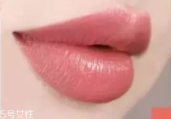 �����ʺ�ʲô��ɫ�ں죿������ɫ���԰�